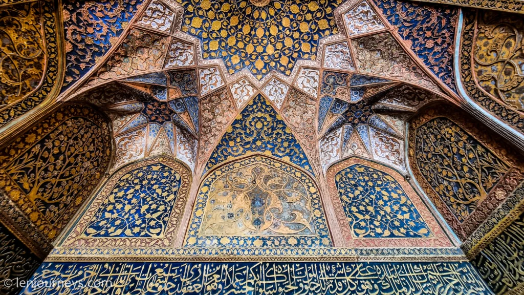 agra akbar tomb interior