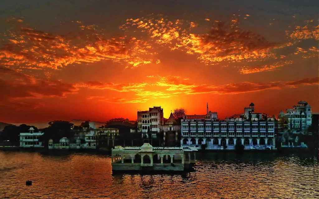 sunset at Lake Pichola udaipur