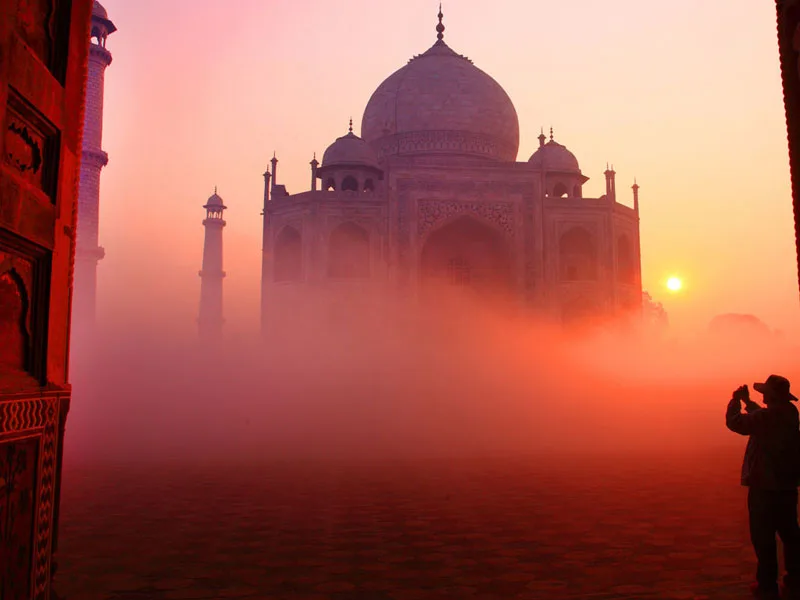 taj mahal with fog